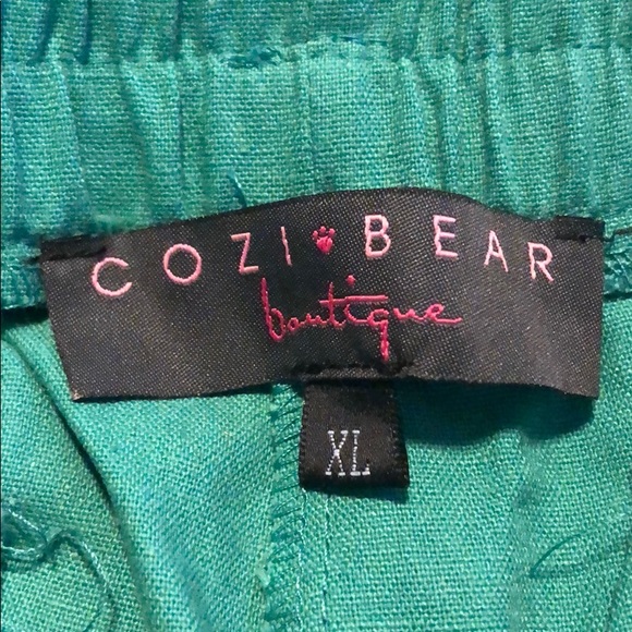 Shorts - Picture 3 of 4